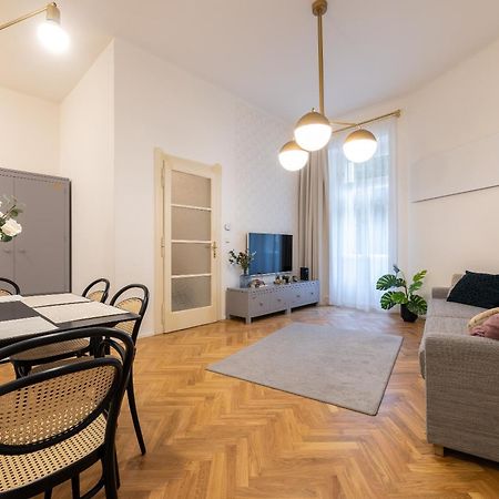 Stylish Old Town Apartment By Easybnb Prague Exterior photo